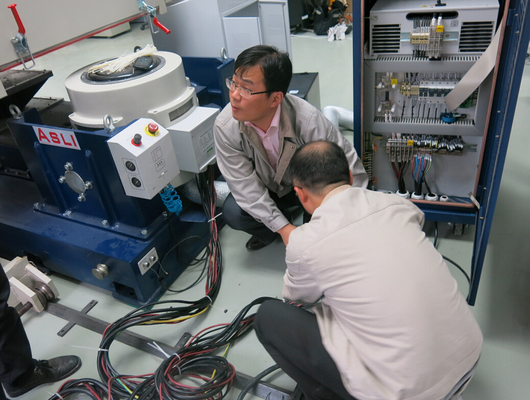 Elektrodynamiczna maszyna do testowania wstrząsów wibracyjnych do testu wstrząsów i wibracji