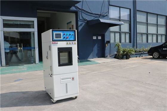 Kamera klimatyczna o stałej temperaturze i wilgotności