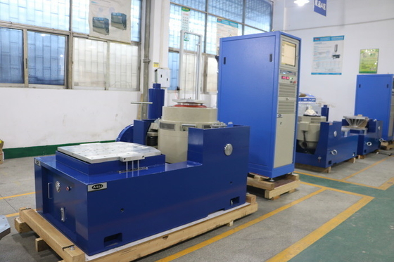 Chłodzony powietrzem system testowy wibratora wibracyjnego 40KN ze stołem wibracyjnym 1000 x 1000 mm